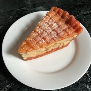 Realistic-Looking Apple Pie 🥧 Candle!